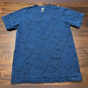 Uniqlo UT KAWS Short Sleeve T-Shirt size Small